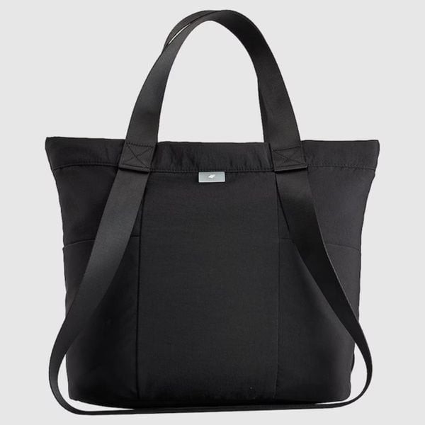 Torba na ramię damska 14 litrów. Brązowe torby na ramię 4f, bez wzorów, z materiału, biznesowe, na ramię, małe, bez dodatków. Za 139.99 zł.