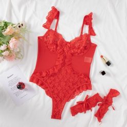 Komplet bielizny z haftem na specjalne okazje Yda. Czerwone body Intica, l, bez wzorów, z materiału. Za 139.00 zł.