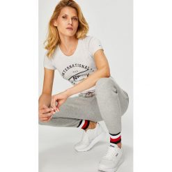Tommy Hilfiger - Spodnie Trisha. Szare spodnie materiałowe TOMMY HILFIGER, na co dzień, l, bez wzorów, z bawełny. W wyprzedaży za 319.90 zł.