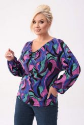 Bluzka Camila z dekoltem typu woda - styl i komfort w jednym PLUS SIZE XXL OVERSIZE. Bluzki Nasi partnerzy, l, bez wzorów, z jeansu, biznesowe, bez kołnierzyka, plus size, bez ramiączek. W wyprzedaży za 139.90 zł.