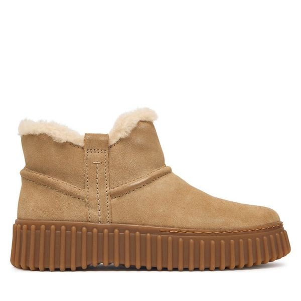 Botki Clarks. Brązowe botki Clarks, bez wzorów, bez obcasa, na płaskiej podeszwie, bez zapięcia. Za 519.99 zł.