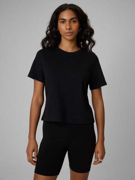 4F T-shirt regular gładki damski - czarny S. Czarne t-shirty 4f, s, bez wzorów, z bawełny, bez kołnierzyka, bez ramiączek. W wyprzedaży za 39.99 zł.
