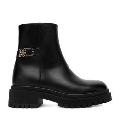 Botki Nine West. Czarne botki Nine West, bez wzorów, bez obcasa, na płaskiej podeszwie, bez zapięcia. Za 279.99 zł.