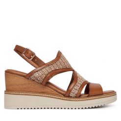 Sandały Tamaris. Brązowe sandały Tamaris, bez wzorów, bez obcasa, na koturnie, bez zapięcia. Za 409.99 zł.