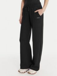Guess Spodnie dresowe V6RB17 K9V31 Czarny Regular Fit. Czarne spodnie dresowe Guess, xl, z aplikacjami, z bawełny. Za 349.99 zł.