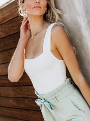 Milan Kiss Top w kolorze białym rozmiar: L. Białe topy Milan Kiss, l, bez wzorów, z wiskozy, bez kołnierzyka, bez ramiączek. Za 113.99 zł.