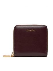 Calvin Klein Mały Portfel Damski Hardware Square Zip Around LV04F1044G Bordowy. Czerwone portfele Calvin Klein, bez wzorów, ze skóry. Za 259.99 zł.