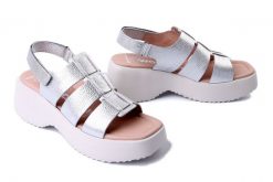 WONDERS D-9724 plata, sandały damskie. Szare sandały Wonders, bez wzorów, ze skóry, bez obcasa, bez zapięcia. Za 509.90 zł.