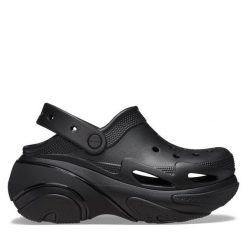 Klapki Crocs. Czerwone klapki Crocs, bez wzorów, bez obcasa. Za 199.99 zł.