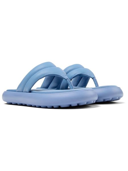 Camper Skórzane japonki w kolorze błękitnym rozmiar: 37. Niebieskie klapki Camper, bez wzorów, ze skóry, z otwartym noskiem, bez obcasa. Za 244.95 zł.