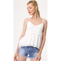 Biały Top Very Huge. Białe topy Born2be, l, bez wzorów, z dzianiny, bez kołnierzyka, bez ramiączek. Za 64.99 zł.