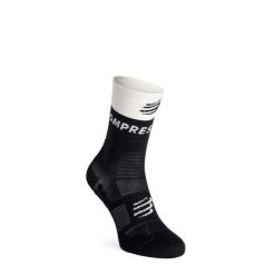 Skarpety biegowe Compressport Mid Compression Socks V2.0. Czarne skarpety Compressport, bez wzorów. Za 101.99 zł.
