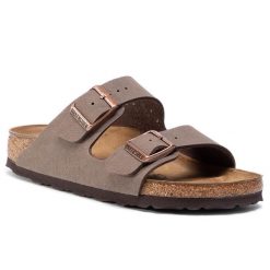 Klapki Birkenstock. Brązowe klapki Birkenstock, bez wzorów, bez obcasa. Za 449.99 zł.