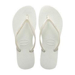 Klapki Havaianas Model 4000030 Kolor Biały. Białe klapki Havaianas, bez wzorów, z gumy, bez obcasa. Za 179.50 zł.
