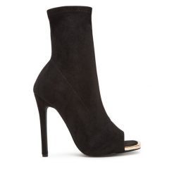 Botki DeeZee. Czarne botki DeeZee, bez wzorów, bez obcasa, na szpilce, bez zapięcia. Za 219.99 zł.
