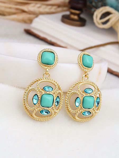 L'Atelier de Gaia Pozłacane kolczyki-wkrętki z kamieniami szlachetnymi i perłami rozmiar: onesize. Niebieskie kolczyki L'Atelier de Gaia, z cyrkonią, pozłacane. Za 87.40 zł.