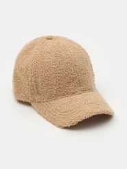 Czapka z daszkiem z imitacji baranka - beżowy. Brązowe czapki Sinsay, bez wzorów. Za 25.99 zł.