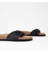 Bluebay Klapki "Anthemis" w kolorze czarnym ze wzorem rozmiar: 37. Czarne klapki Bluebay, bez wzorów, z otwartym noskiem, bez obcasa. Za 121.95 zł.