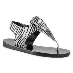 Sandały QUAZI. Białe sandały QUAZI, bez wzorów, bez obcasa, na płaskiej podeszwie, bez zapięcia. Za 259.99 zł.
