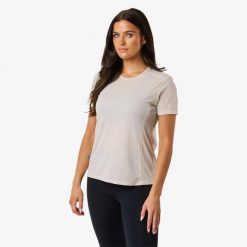 Koszulka treningowa damska Swedemount Ultra Light Tee szybkoschnąca. Zielone bluzki SWEDEMOUNT, bez wzorów, sportowe, bez kołnierzyka, bez ramiączek. Za 129.99 zł.