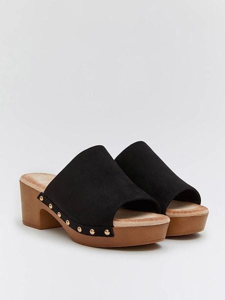 Bellucci Klapki w kolorze czarnym rozmiar: 38. Czarne klapki Bellucci, bez wzorów, z otwartym noskiem, bez obcasa. Za 131.45 zł.