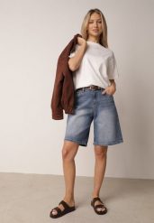 Niebieskie Bawełniane Szorty Jeansowe Bermudy z Wysokim Stanem Avariel. Niebieskie szorty Born2be, bez wzorów, z bawełny, eleganckie, z podwyższonym stanem. Za 89.99 zł.