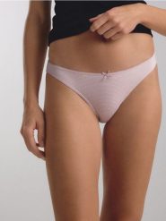 Majtki typu figi 3 pack - jasnofioletowy. Fioletowe figi Reserved, l, bez wzorów. Za 49.99 zł.