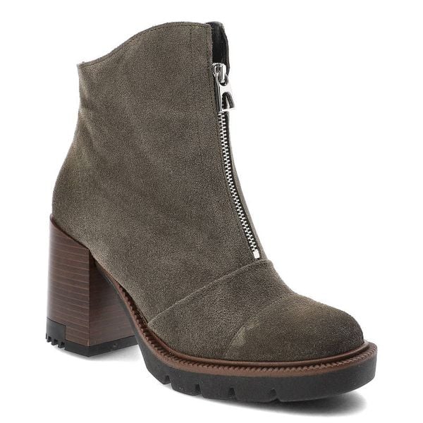 Zielone Botki Karino Damskie Modne Obuwie Jesienne. Zielone botki Karino, na jesień, bez wzorów, z jeansu, bez obcasa, na obcasie, bez zapięcia. Za 409.00 zł.