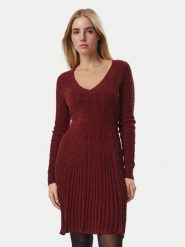 Guess Sukienka dzianinowa W6BK31 Z1443 Bordowy Regular Fit. Czerwone sukienki Guess, xs, z aplikacjami, z dzianiny, bez kołnierzyka, bez ramiączek. Za 445.99 zł.