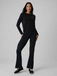 4F Legginsy z rozszerzanymi nogawkami damskie - czarne M. Czarne legginsy 4f, m, bez wzorów, z dzianiny. Za 129.99 zł.