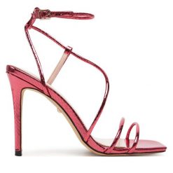 Sandały Marciano Guess. Czerwone sandały Marciano Guess, z aplikacjami, bez obcasa, na szpilce, bez zapięcia. Za 779.99 zł.