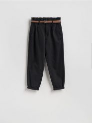 Jeansy paperbag z paskiem - czarny. Czarne jeansy Reserved, bez wzorów. Za 139.99 zł.