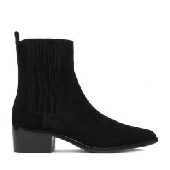 Sztyblety Gino Rossi. Czarne botki Gino Rossi, bez wzorów, bez obcasa, na płaskiej podeszwie, bez zapięcia. Za 379.99 zł.