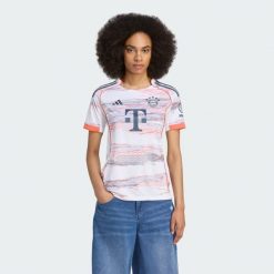 Koszulka FC Bayern 25/26 Away. Białe bluzki Adidas, xs, bez wzorów, sportowe, bez kołnierzyka, bez ramiączek. Za 439.00 zł.