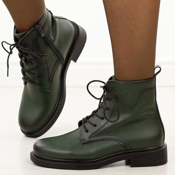 Zielone skórzane botki damskie Sergio Leone Bt25172S. Zielone botki Sergio Leone, na jesień, bez wzorów, z jeansu, z okrągłym noskiem, bez obcasa, na obcasie, bez zapięcia. W wyprzedaży za 239.20 zł.