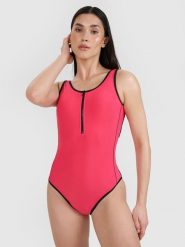 4F Kostium kąpielowy jednoczęściowy damski - różowy S. Czerwone szorty 4f, bez wzorów, z elastanu, eleganckie. W wyprzedaży za 39.99 zł.