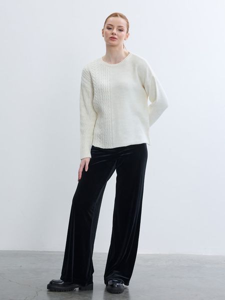 BGN Sweter w kolorze białym rozmiar: 38. Białe swetry BGN, bez wzorów, ze splotem, bez ramiączek. Za 83.22 zł.