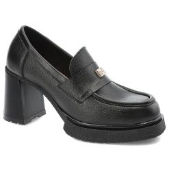 Czarne Półbuty Armodo Eleganckie Obuwie Damskie Na Obcasie. Czarne czółenka Armodo, bez wzorów, ze skóry, bez obcasa, na obcasie, bez zapięcia. Za 339.99 zł.