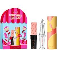 Beneville Blossoms - świąteczny zestaw do makijażu. Kredki do oczu BENEFIT COSMETICS. Za 179.00 zł.