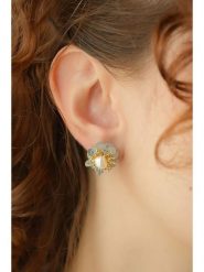 Pierres delicates Kolczyki-wkrętki w kolorze białym z perłami i ametystami rozmiar: onesize. Niebieskie kolczyki Pierres delicates, z ametystem, z mosiądzu. Za 43.99 zł.