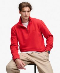 Superdry Bluza Essential Serif Logo Half Zip – Relaxed Fit, Base Red. Czerwone bluzy Superdry, xl, bez wzorów, z bawełny, bez kaptura. Za 345.10 zł.