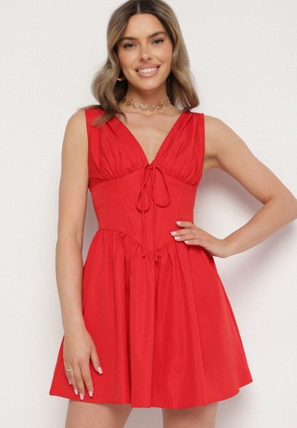 Czerwona Sukienka Vices o Rozkloszowanym Kroju z Wiązaniem Foliseia. Czerwone sukienki Born2be, na co dzień, na lato, l, bez wzorów, z jeansu, eleganckie, bez kołnierzyka, bez ramiączek, rozkloszowane. Za 109.99 zł.