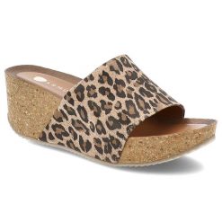 Beżowe Klapki Armodo Stylowe Obuwi Damskie Lampart. Brązowe klapki Armodo, bez wzorów, z jeansu, bez obcasa, na koturnie. Za 319.00 zł.