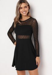 Czarna Mini Rozkloszowana Sukienka z Siateczką Ozdobioną Brokatem Ekenedi. Czarne sukienki Born2be, do pracy, bez wzorów, biznesowe, bez kołnierzyka, bez ramiączek, mini, proste. Za 59.99 zł.