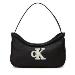 Torebka Calvin Klein Jeans. Czarne torebki klasyczne Calvin Klein Jeans, bez wzorów, z jeansu, bez dodatków. Za 239.99 zł.