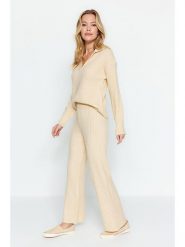 Trendyol 2-częściowy zestaw w kolorze kremowym rozmiar: M. Brązowe swetry Trendyol, m, bez wzorów, prążkowane, bez ramiączek. Za 139.54 zł.