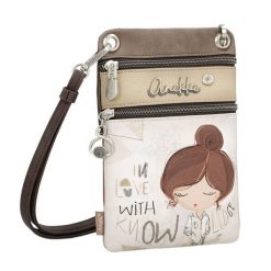 Torebka damska Anekke, z dekoracyjnym nadrukiem i metalowym logo zapinana na suwak wyposażona w dwie praktyczne kieszenie z przodu oraz regulowany pa. Brązowe torby na ramię Anekke, bez wzorów, eleganckie, na ramię, z nadrukiem, bez dodatków. Za 169.00 zł.