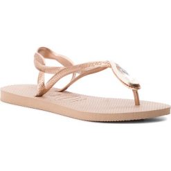 Sandały HAVAIANAS - H. Luna Special Cf 41351645282 Rose Gold. Żółte klapki Havaianas, z aplikacjami, z materiału, bez obcasa, bez zapięcia. W wyprzedaży za 149.00 zł.