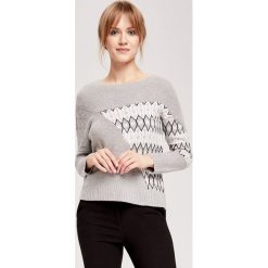 Sweter w kolorze szarym ze wzorem. Szare swetry ZOCHA, s, bez wzorów, z kaszmiru, bez ramiączek. W wyprzedaży za 579.95 zł.