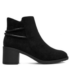 Botki Clara Barson. Czarne botki Clara Barson, bez wzorów, bez obcasa, na płaskiej podeszwie, bez zapięcia. Za 159.99 zł.
